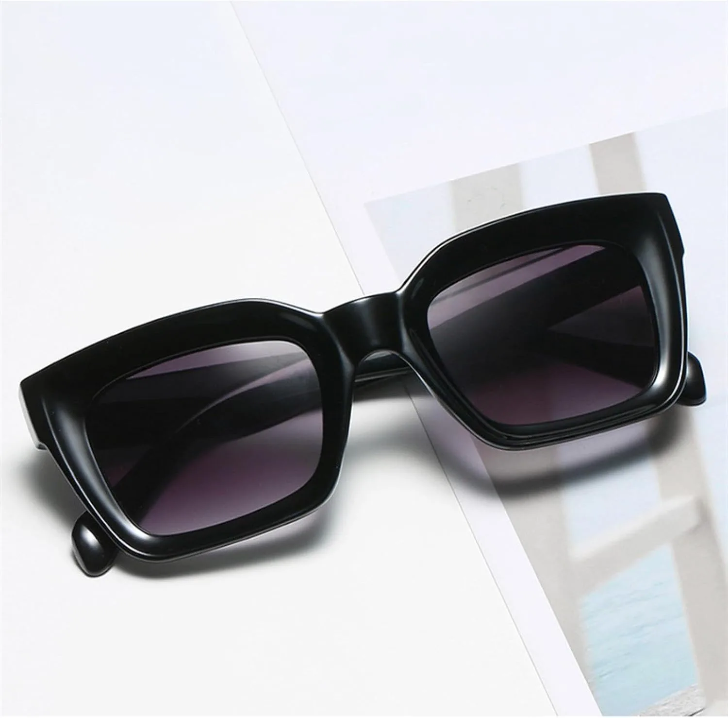 Солнцезащитные очки «кошачий глаз» для женщин, популярные ретро-очки с прозрачным градиентом для мужчин, защита от УФ-излучения UV400 UATXTAU, Black Gray Gradient
Солнцезащитные очки «кошачий глаз» для женщин, популярные ретро-очки с прозрачным градиентом для мужчин, защита от УФ-излучения UV400 UATXTAU, Black Gray Gradient