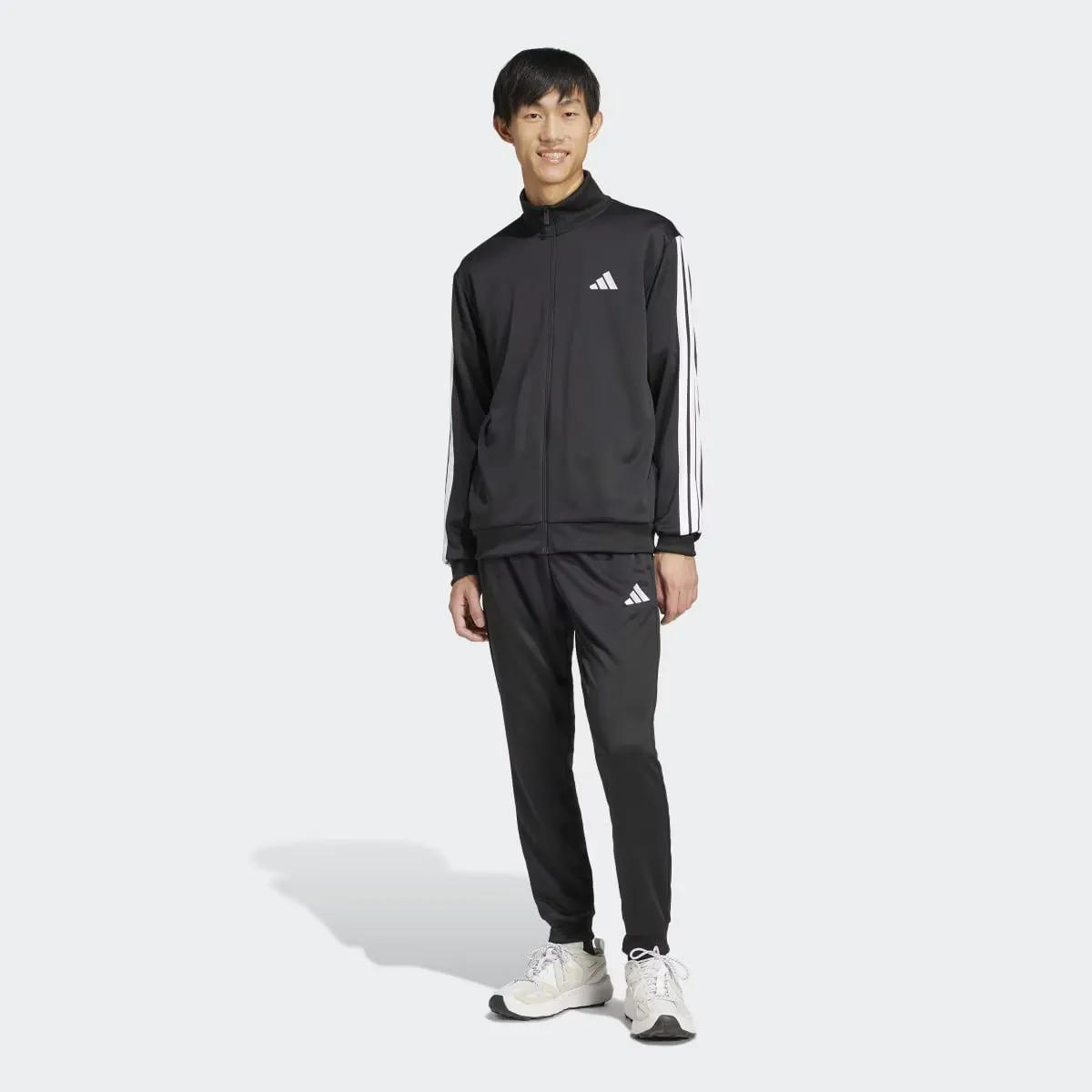 Мужской спортивный костюм Adidas Sportswear Basic French Terry с тремя полосками, чёрный
Мужской спортивный костюм Adidas Sportswear Basic French Terry с тремя полосками, чёрный