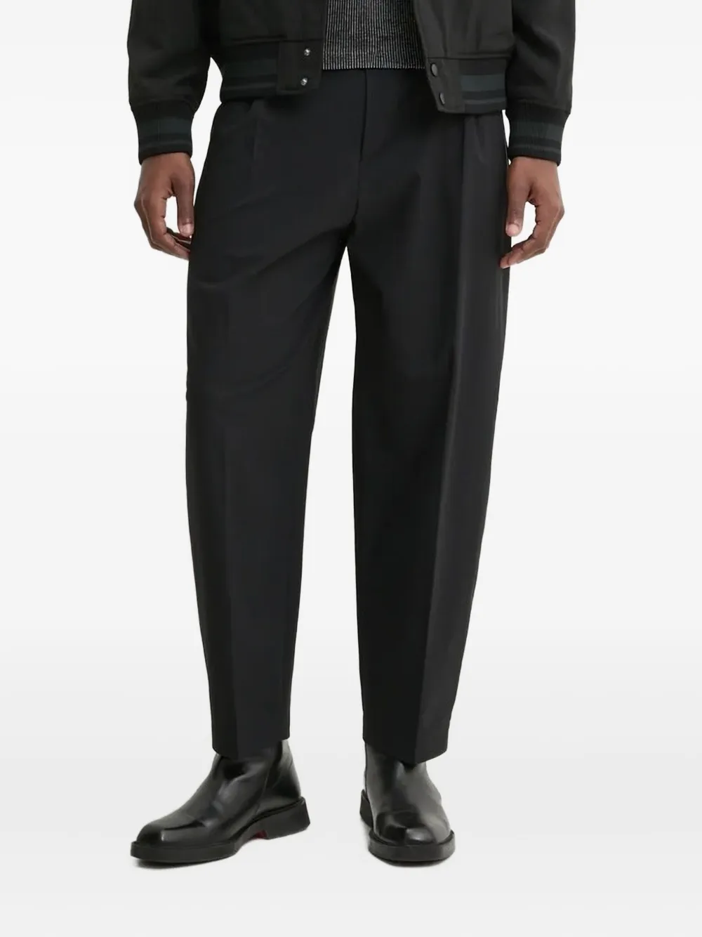 Брюки со складками и карманами HUGO, черный
Брюки со складками и карманами HUGO, черный