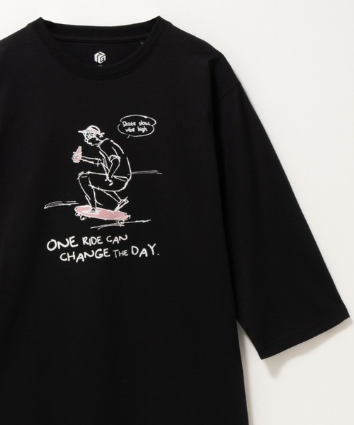 Футболка с линейным рисунком и рукавом 3/4 Mac-House, черная
Футболка с линейным рисунком и рукавом 3/4 Mac-House, черная