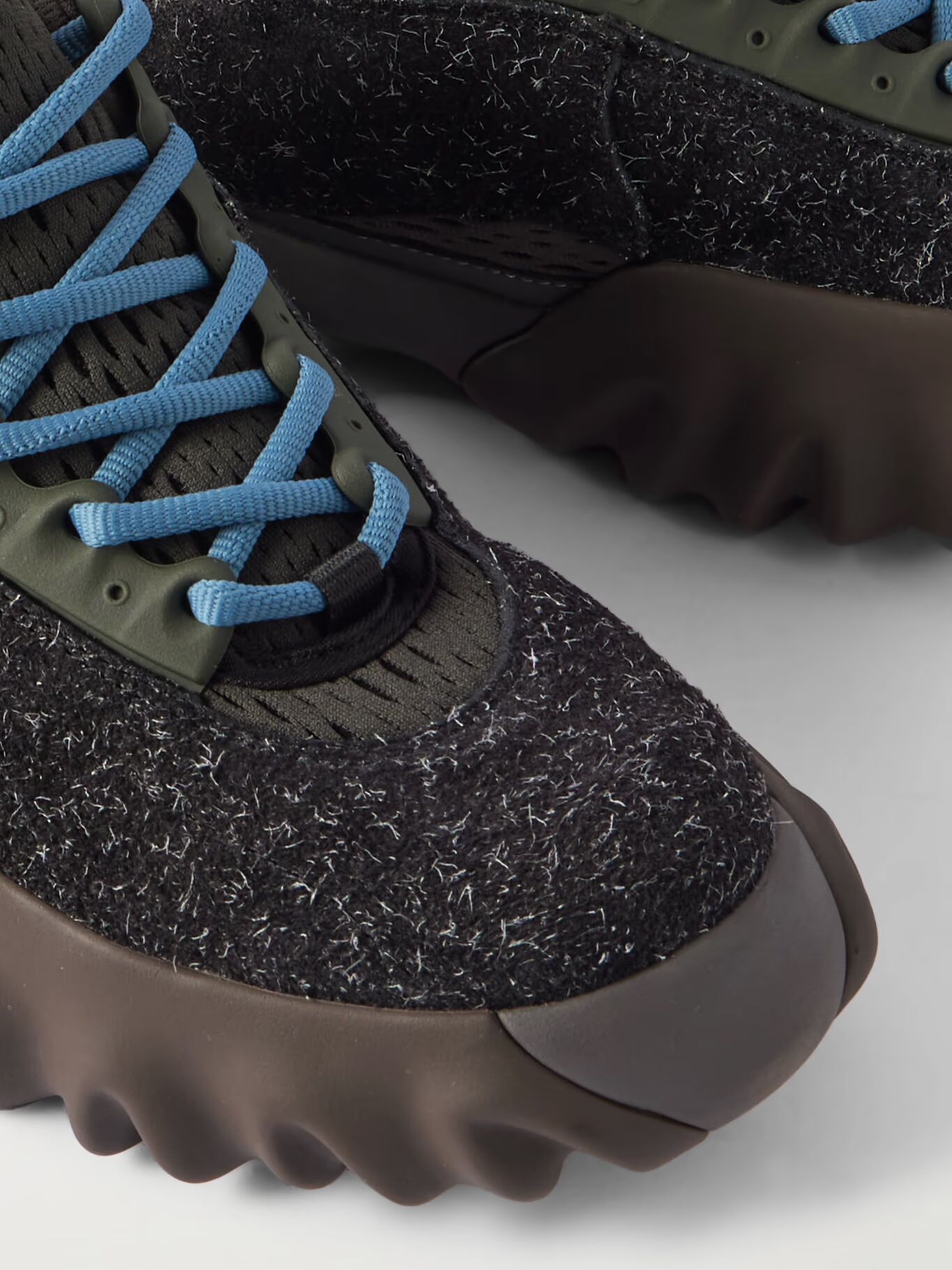 Замшевые кроссовки с резиновой отделкой OAKLEY FACTORY, коричневый
Замшевые кроссовки с резиновой отделкой OAKLEY FACTORY, коричневый