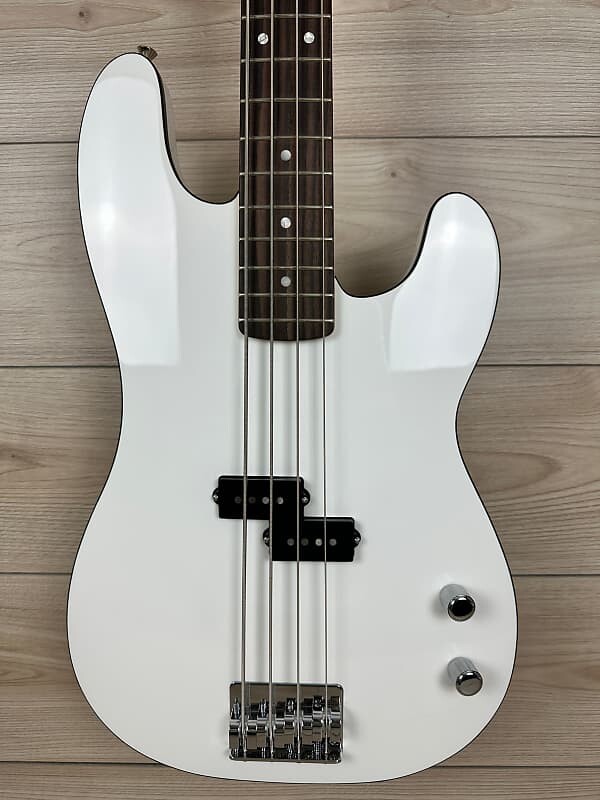 Басс гитара Fender Made in Japan Aerodyne Special Precision Bass, Bright White
Басс гитара Fender Made in Japan Aerodyne Special Precision Bass, Bright White
