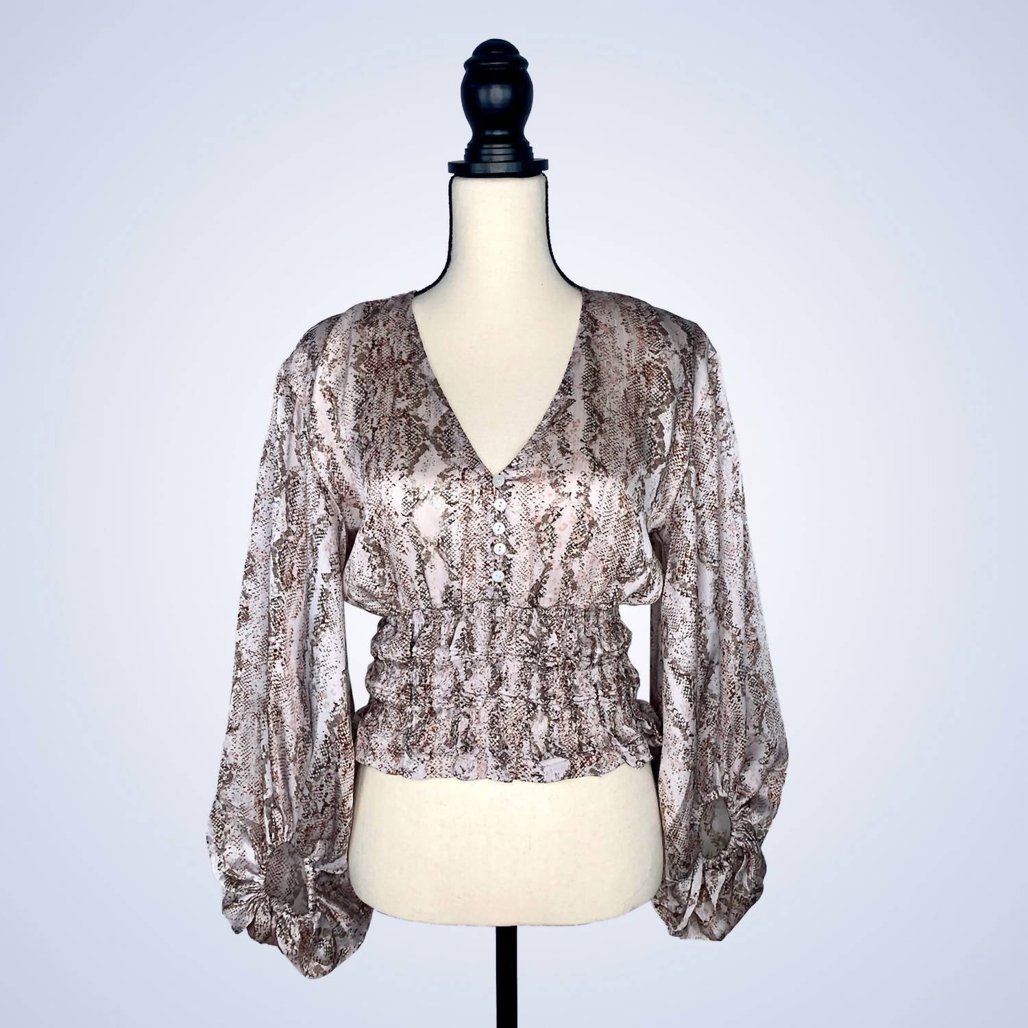 FATE Топ с принтом под питона, присборенной талией, сиреневого цвета
FATE Топ с принтом под питона, присборенной талией, сиреневого цвета