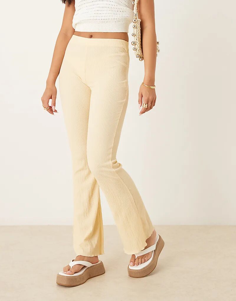 Расклешенные брюки ASOS DESIGN цвета пахты и молока
Расклешенные брюки ASOS DESIGN цвета пахты и молока