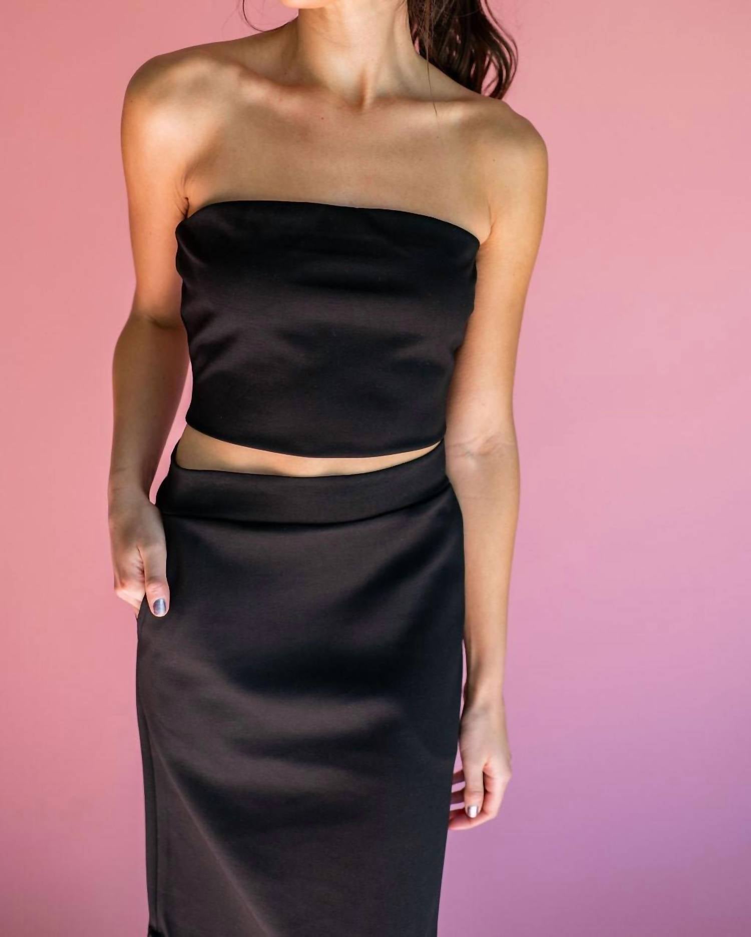 Топ-труба из модала черного цвета P.Cill, черный
Топ-труба из модала черного цвета P.Cill, черный