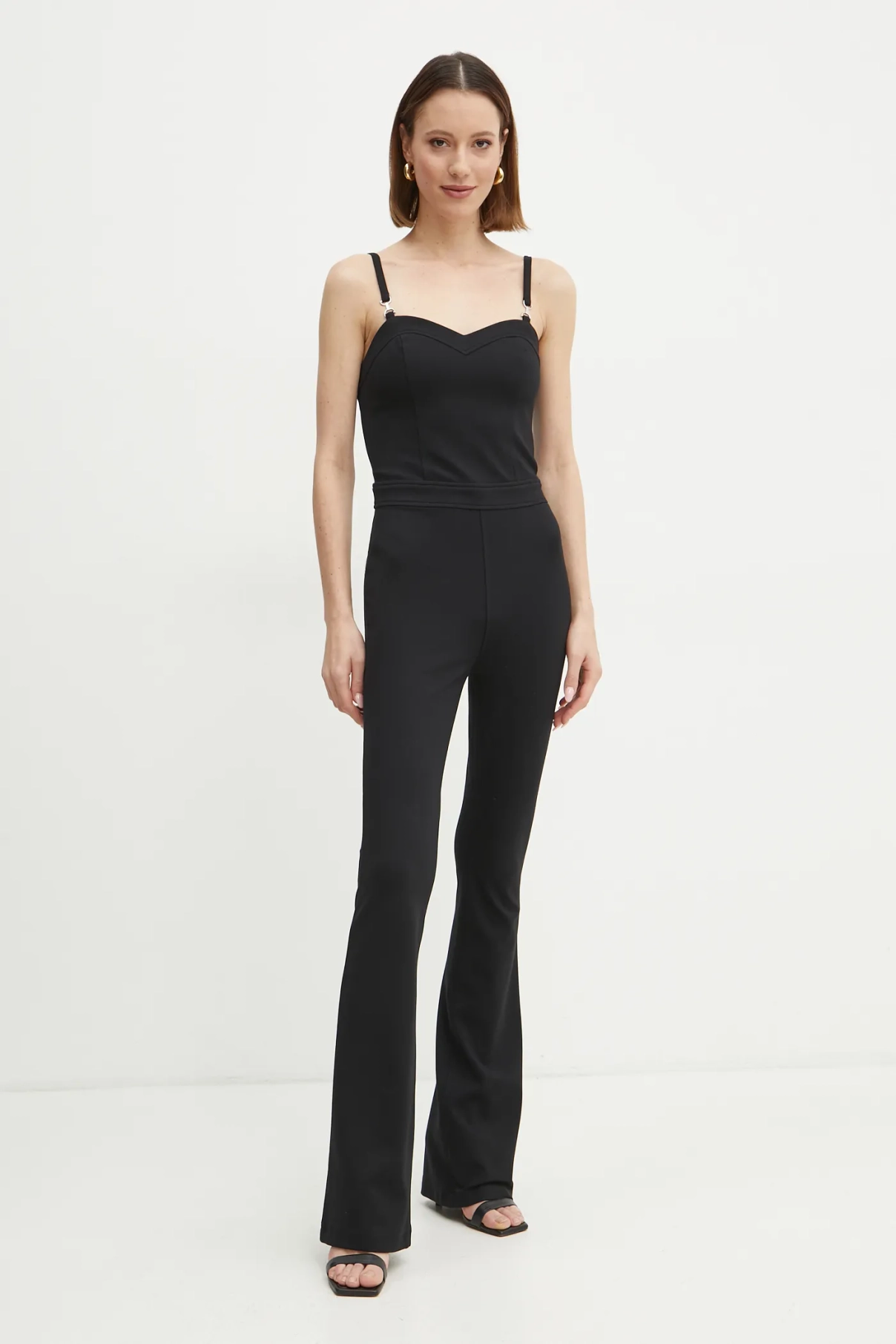 Элегантный комбинезон DOROTEA Guess, черный
Элегантный комбинезон DOROTEA Guess, черный