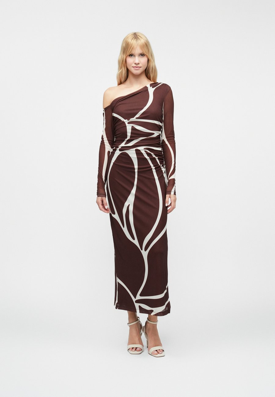 Платье Forever New GEMMA TIPPED SHOULDER DRESS, Dark Sabine/Brown
Платье Forever New GEMMA TIPPED SHOULDER DRESS, Dark Sabine/Brown