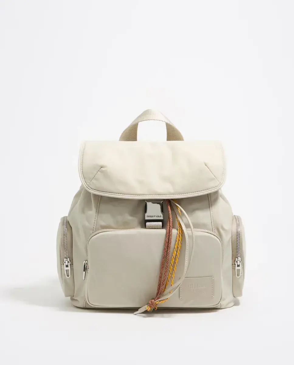 Женский рюкзак с мягкой структурой и металлической отделкой Bimba y Lola, цвет Crudo
Женский рюкзак с мягкой структурой и металлической отделкой Bimba y Lola, цвет Crudo