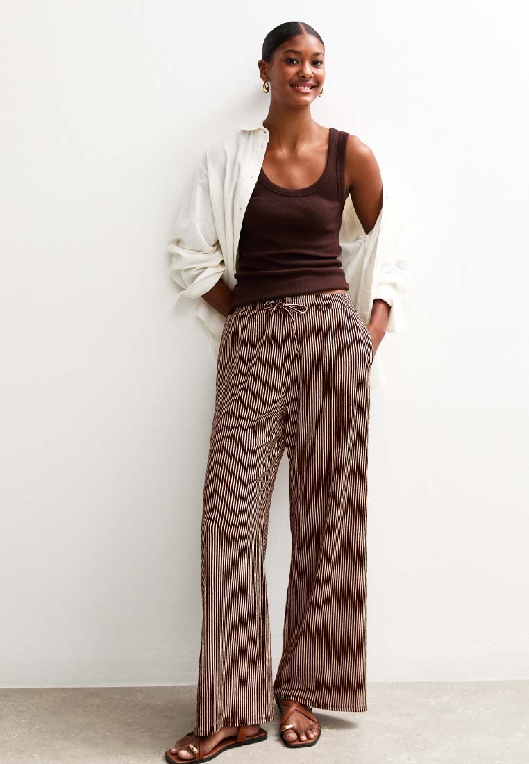 Брюки New Look STRIPED DRAWSTRING WAIST WIDE LEG, Brown Pattern/Brown
Брюки New Look STRIPED DRAWSTRING WAIST WIDE LEG, Brown Pattern/Brown
