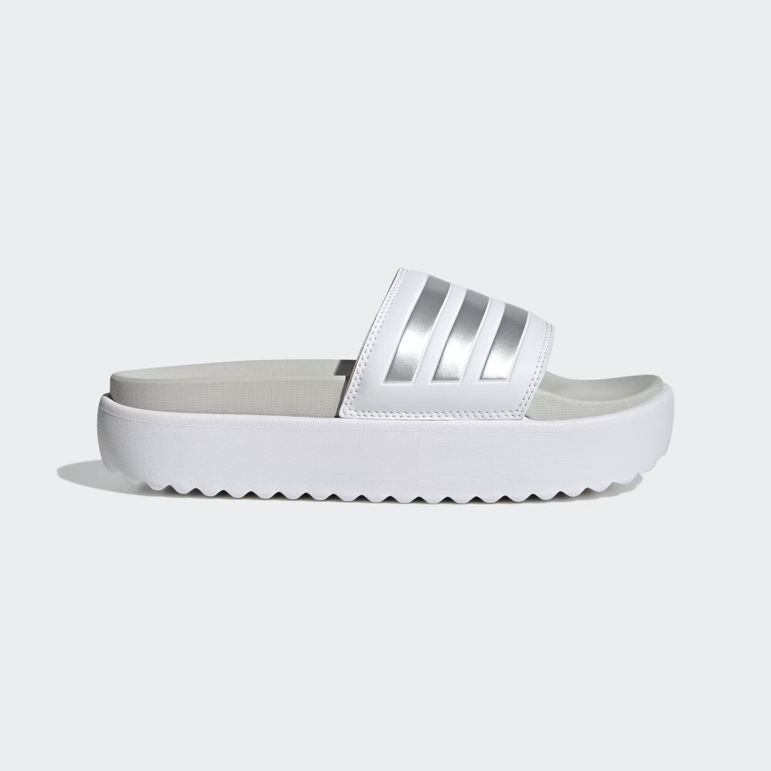 Шлепанцы Adilette на платформе Adidas, цвет Cloud White/Zero Metalic/Grey One 
Шлепанцы Adilette на платформе Adidas, цвет Cloud White/Zero Metalic/Grey One