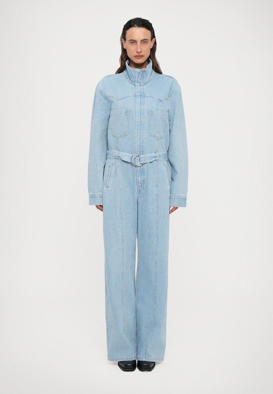 Комбинезон Ksenia Schnaider ELVIS OVERALL, Light Blue/Light-Blue Denim
Комбинезон Ksenia Schnaider ELVIS OVERALL, Light Blue/Light-Blue Denim