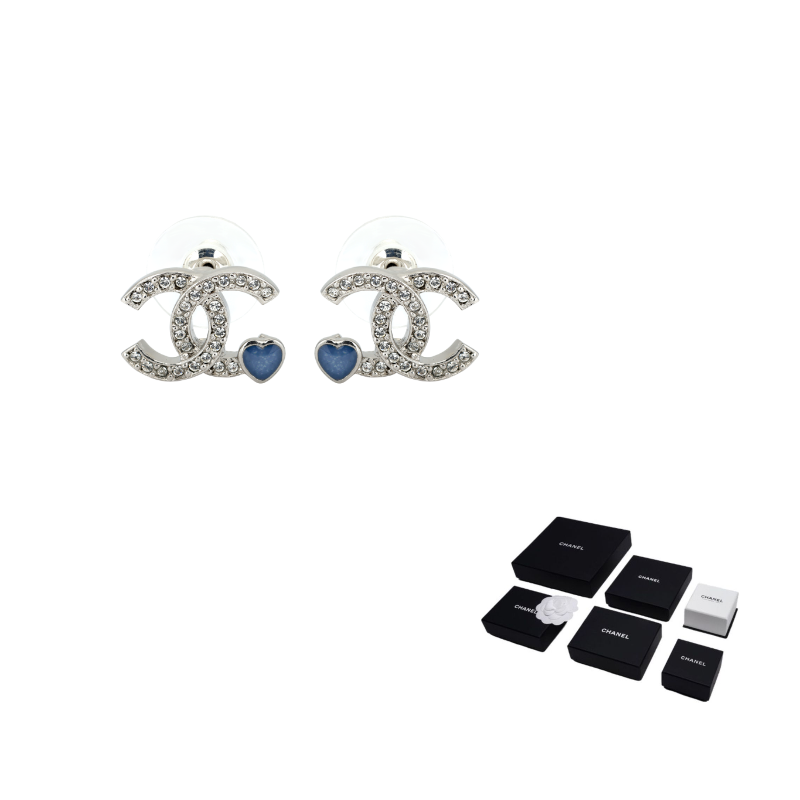 CHANEL Серебряные металлические серьги-гвоздики для женщин
CHANEL Серебряные металлические серьги-гвоздики для женщин