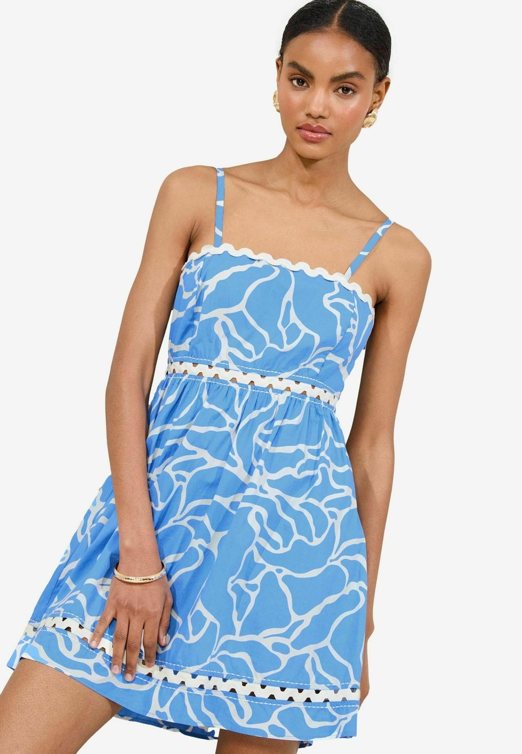 Повседневное платье REGULAR FIT - RIC RAC TRIM CAMI MINI Lipsy, синий
Повседневное платье REGULAR FIT - RIC RAC TRIM CAMI MINI Lipsy, синий