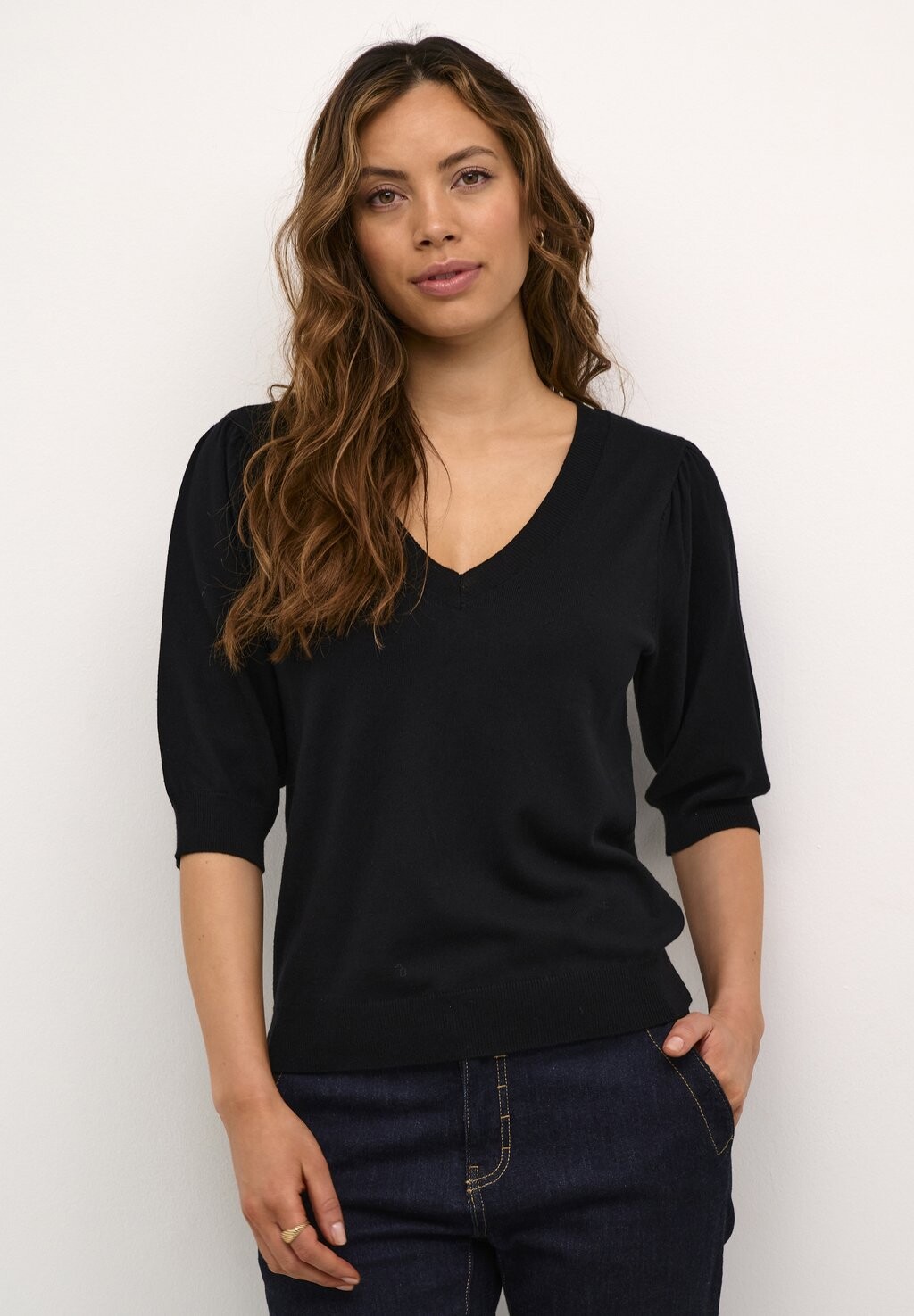 Базовая футболка PINNIE ANNEMARIE VNECK Culture, черный
Базовая футболка PINNIE ANNEMARIE VNECK Culture, черный