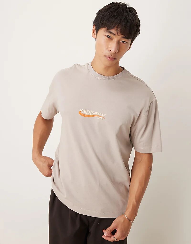 Футболка свободного кроя ASOS DESIGN с принтом на груди в каменном цвете 
Футболка свободного кроя ASOS DESIGN с принтом на груди в каменном цвете