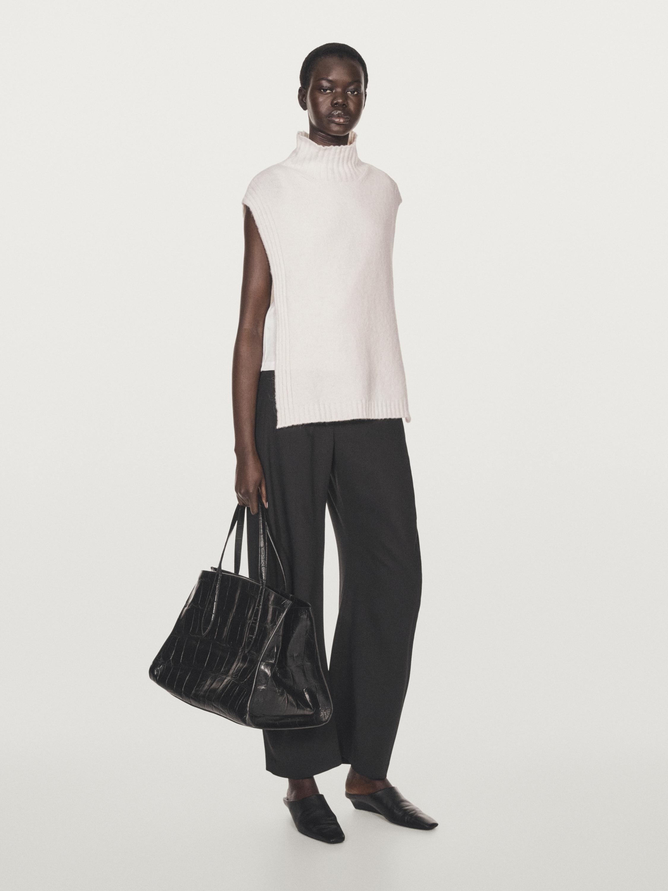 Свитер без рукавов с высоким воротом Massimo Dutti, кремовый
Свитер без рукавов с высоким воротом Massimo Dutti, кремовый