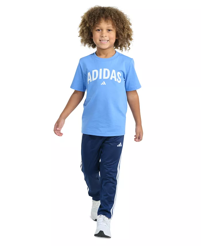 Комплект для малышей и мальчиков: футболка с коротким рукавом и трикотажные брюки adidas, синий
Комплект для малышей и мальчиков: футболка с коротким рукавом и трикотажные брюки adidas, синий