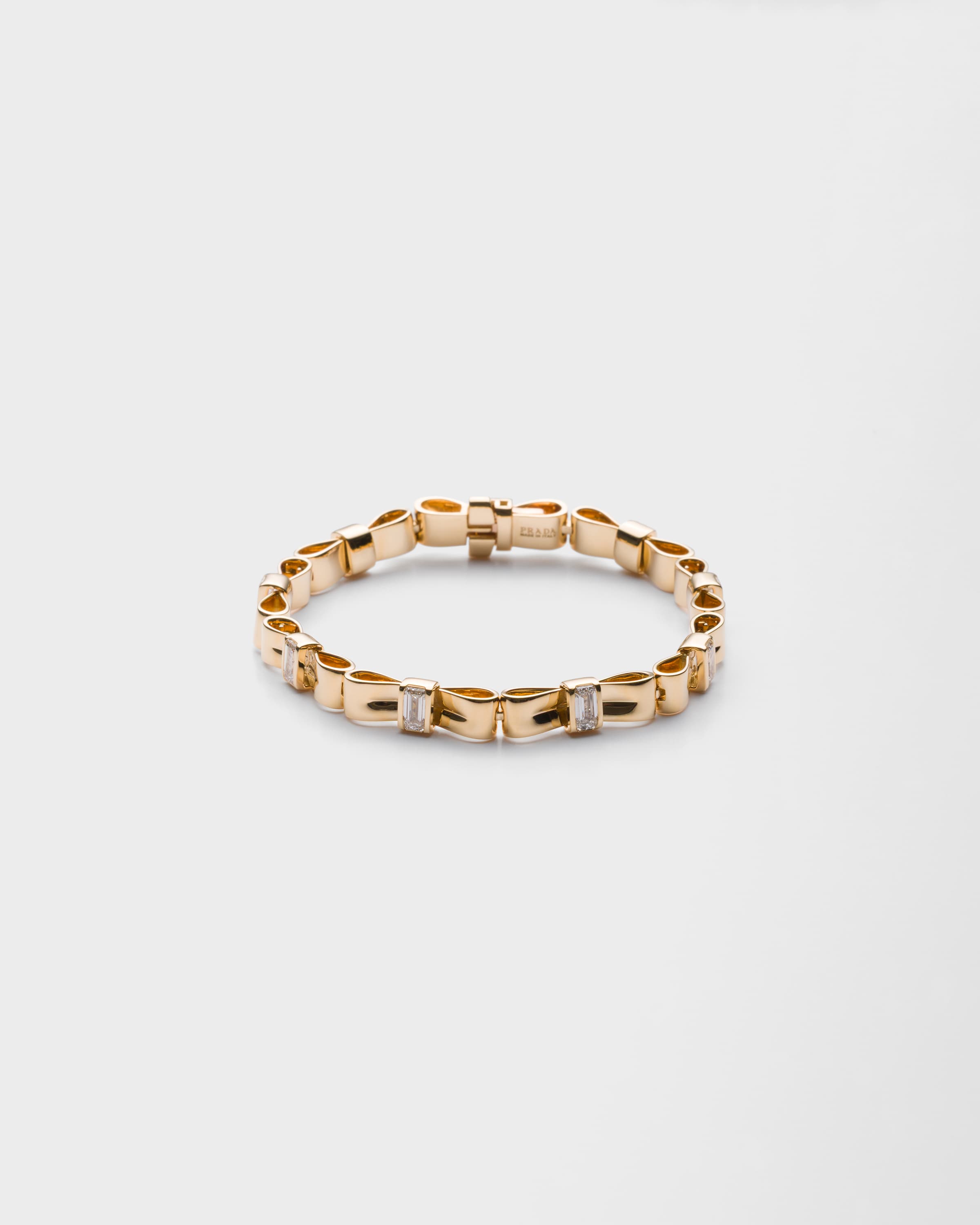 Браслет Eternal Gold Bow из желтого золота с выращенными в лаборатории бриллиантами Prada, золото/белый
Браслет Eternal Gold Bow из желтого золота с выращенными в лаборатории бриллиантами Prada, золото/белый