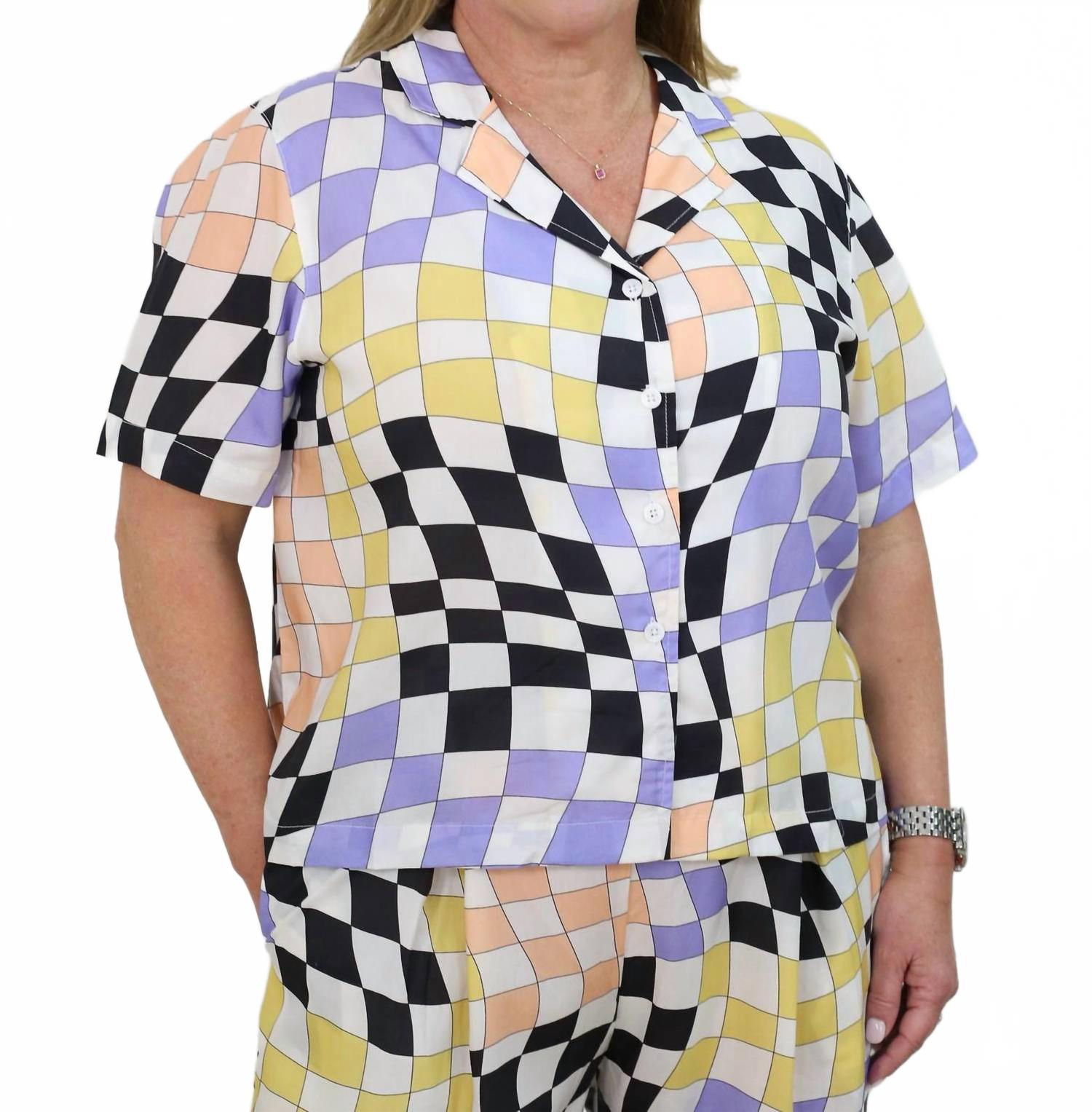 Легкая короткая блуза с пуговицами в принте Ease Untitled in Motion, Print
Легкая короткая блуза с пуговицами в принте Ease Untitled in Motion, Print