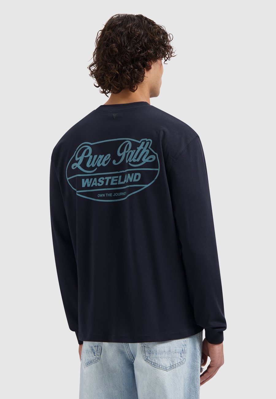 Топ Pure Path BOXY FIT CREWNECK LS , Dark Navy/Dark Blue
Топ Pure Path BOXY FIT CREWNECK LS , Dark Navy/Dark Blue