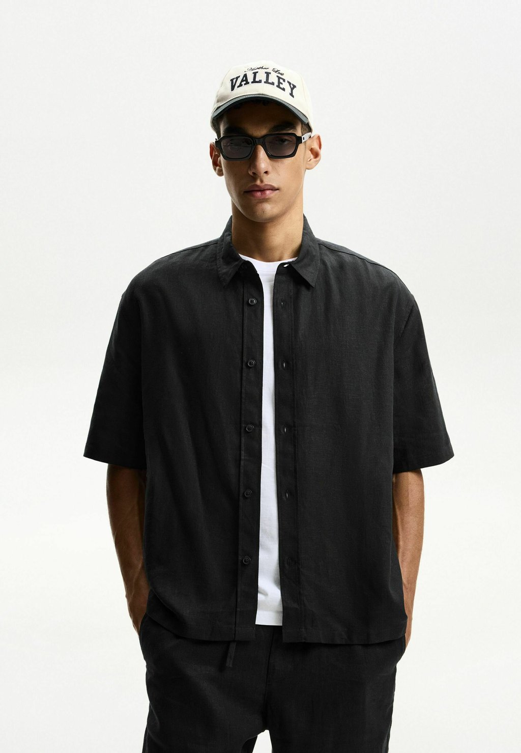 Рубашка Bershka, черный
Рубашка Bershka, черный