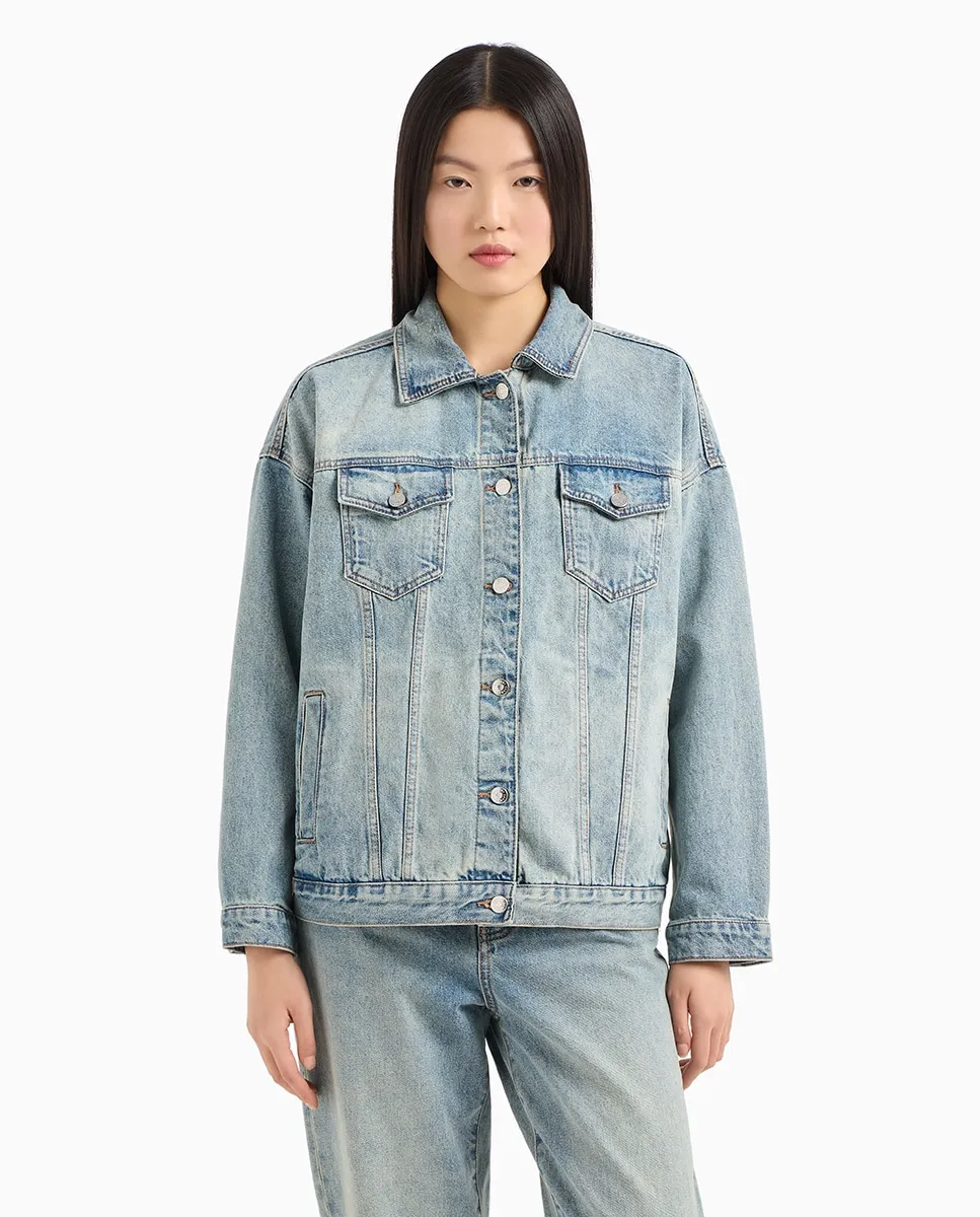 Женская джинсовая куртка оверсайз ICON Armani Exchange, индиго
Женская джинсовая куртка оверсайз ICON Armani Exchange, индиго