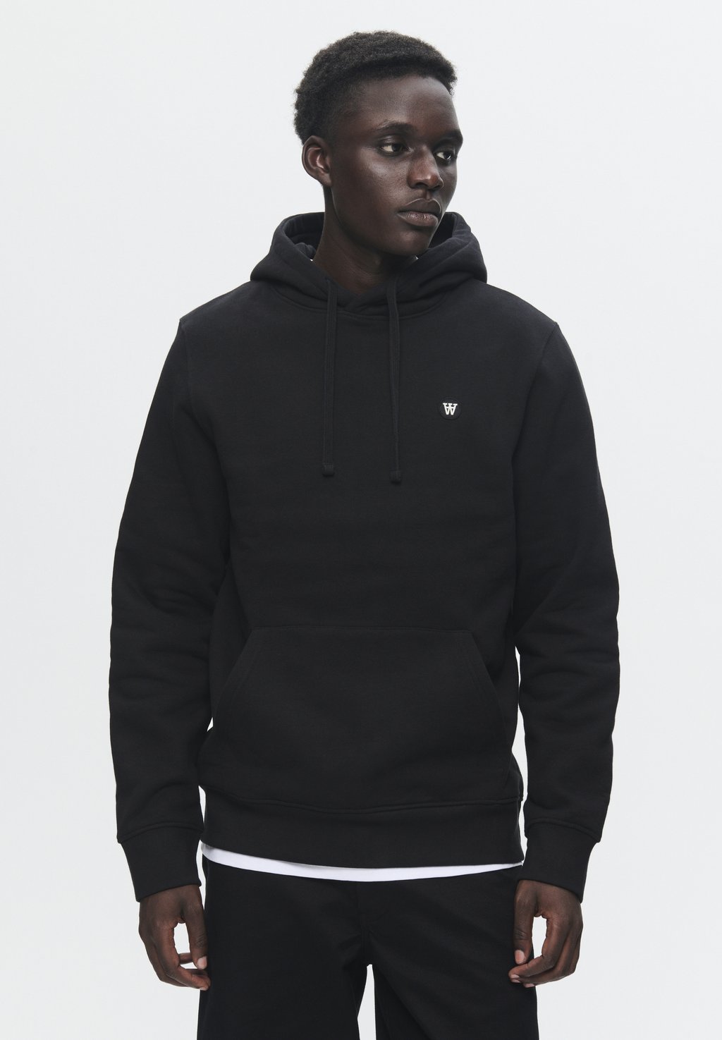 Толстовка WW ASH LOGO BADGE - Hoodie DOUBLE A BY W.W., черный
Толстовка WW ASH LOGO BADGE - Hoodie DOUBLE A BY W.W., черный