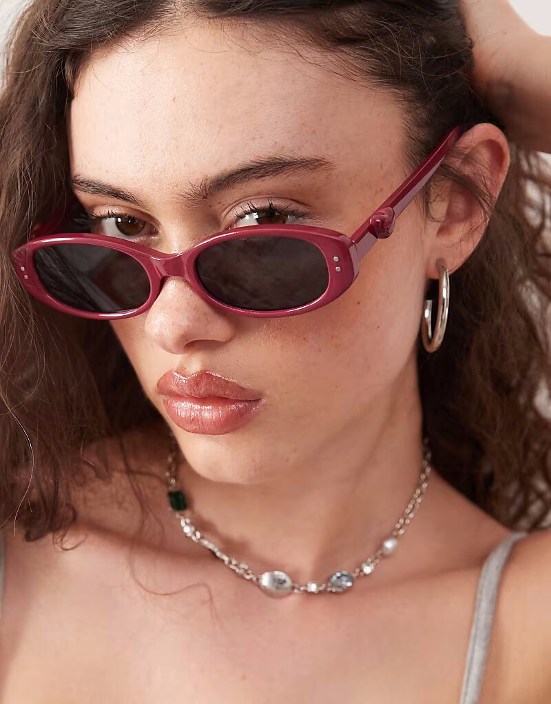 Солнцезащитные очки Reclaimed Vintage квадратной формы с пухлыми сердечками в бордово-красном цвете
Солнцезащитные очки Reclaimed Vintage квадратной формы с пухлыми сердечками в бордово-красном цвете