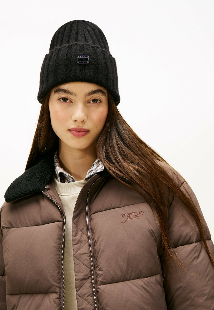 Шапка Tommy Jeans Beanie, Black
Шапка Tommy Jeans Beanie, Black