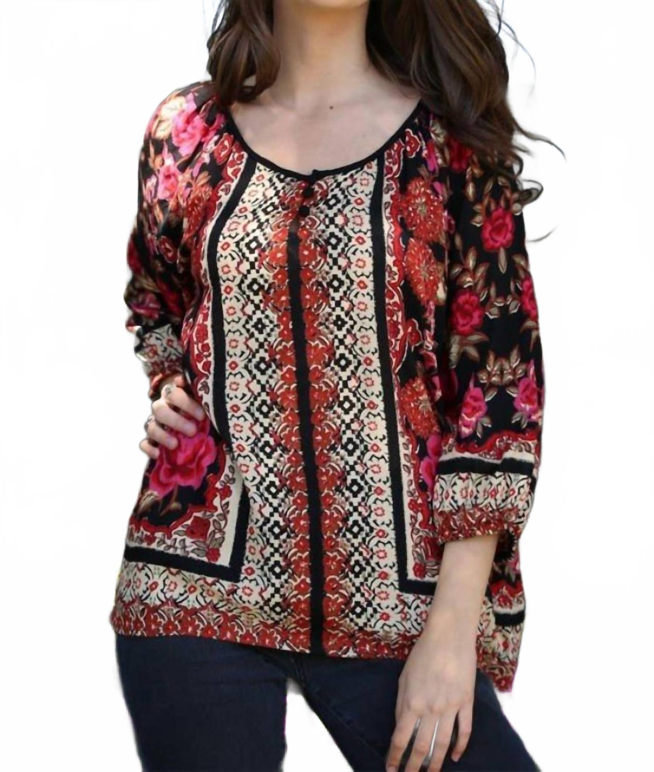 Черная блузка с цветочным принтом и рукавом три четверти Nostalgia
Черная блузка с цветочным принтом и рукавом три четверти Nostalgia