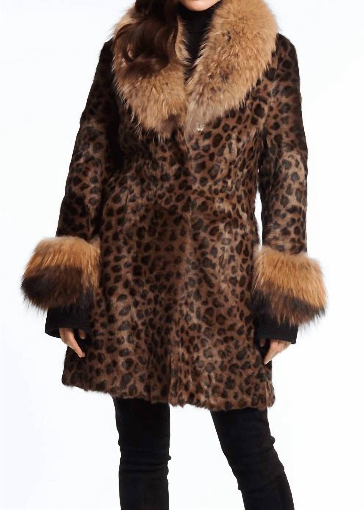 Шуба с лисьей отделкой в анималистическом принте ALBERTO MAKALI, Animal Print
Шуба с лисьей отделкой в анималистическом принте ALBERTO MAKALI, Animal Print