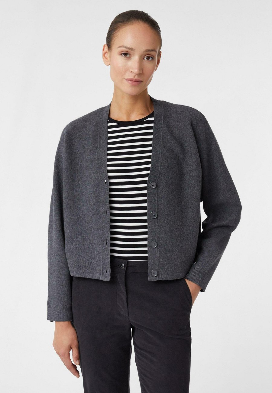 Кардиган comma Cardigan, Dunkelgrau/Grey
Кардиган comma Cardigan, Dunkelgrau/Grey