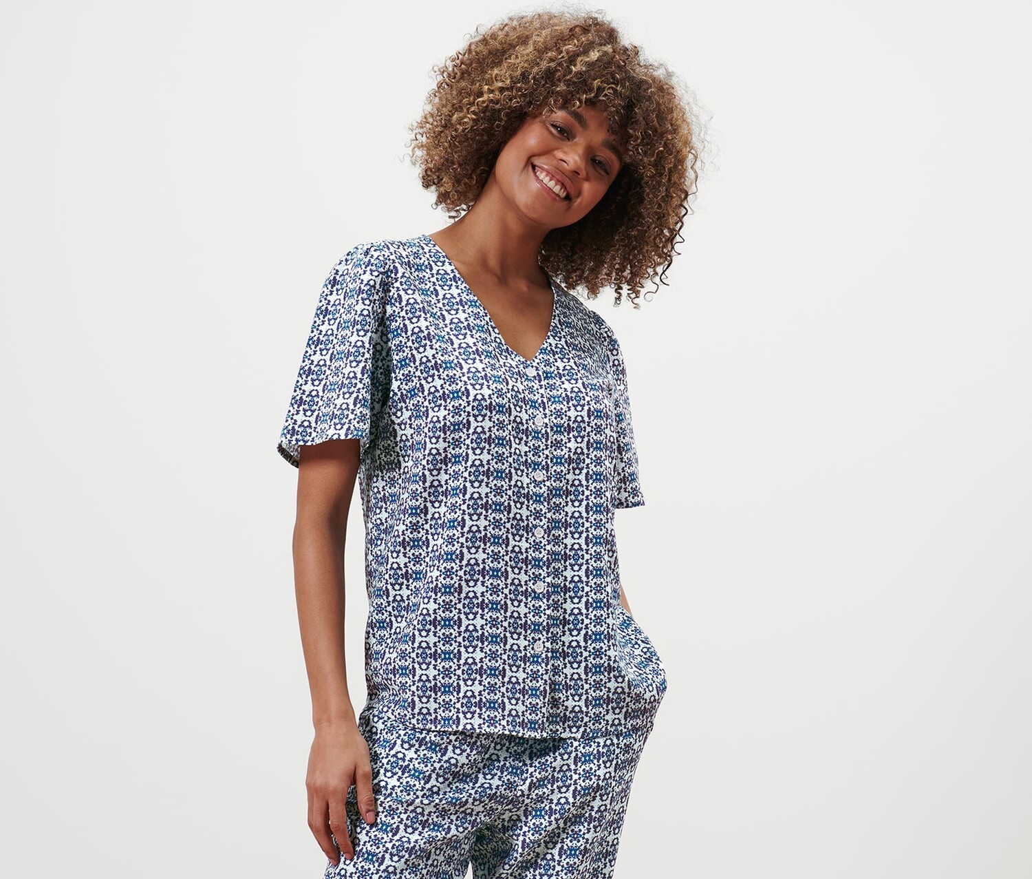 Блузка с принтом по всей поверхности Tchibo
Блузка с принтом по всей поверхности Tchibo