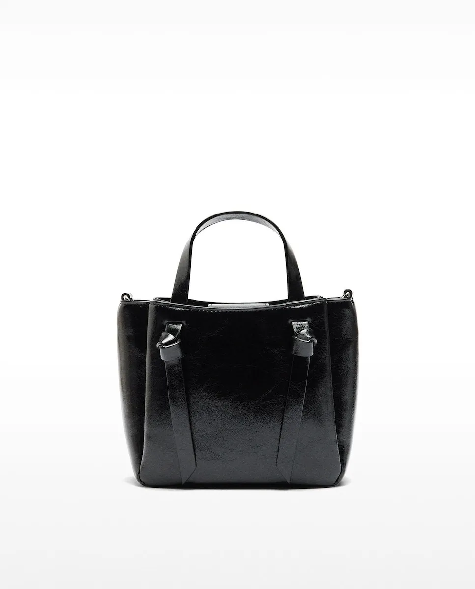 Сумка-тоут с возможностью ношения через плечо, глянцевая, с магнитной застежкой Parfois, черный
Сумка-тоут с возможностью ношения через плечо, глянцевая, с магнитной застежкой Parfois, черный