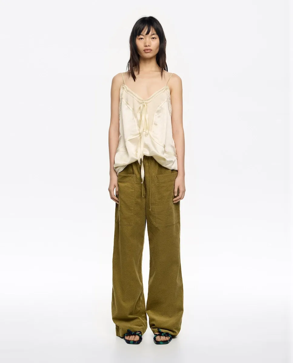 Женские широкие брюки мини вельвет с большими карманами Bimba y Lola, зеленый
Женские широкие брюки мини вельвет с большими карманами Bimba y Lola, зеленый