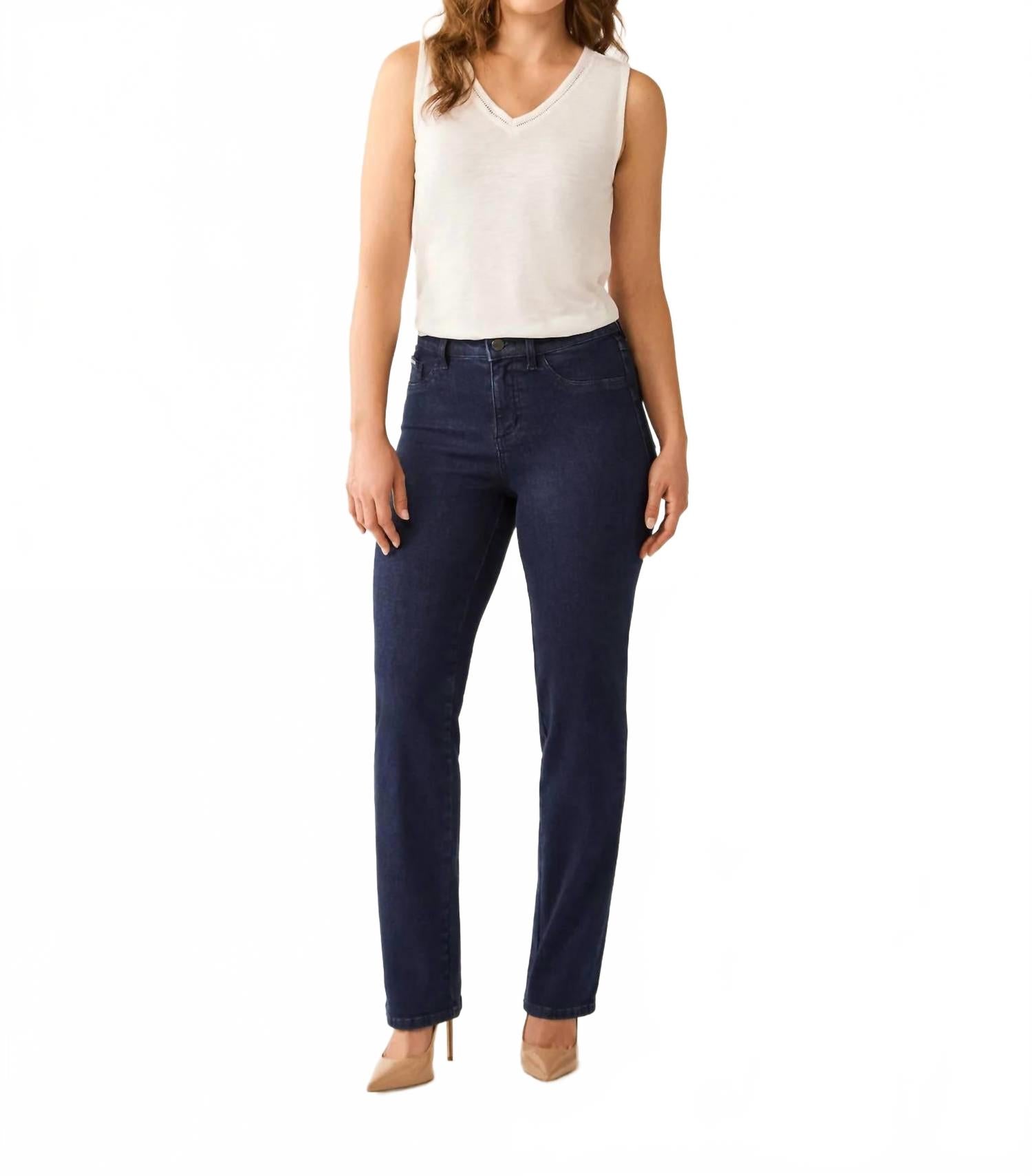 Прямые джинсы в темной смывке FDJ, Dark Rinse
Прямые джинсы в темной смывке FDJ, Dark Rinse