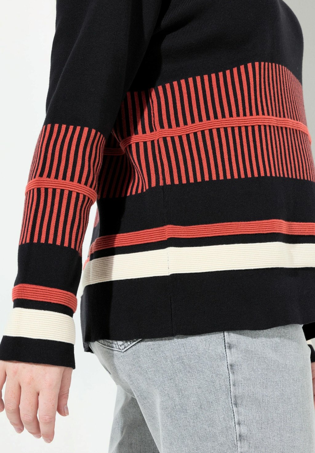 Джемпер BLOCK MILANO Ulla Popken, черный
Джемпер BLOCK MILANO Ulla Popken, черный