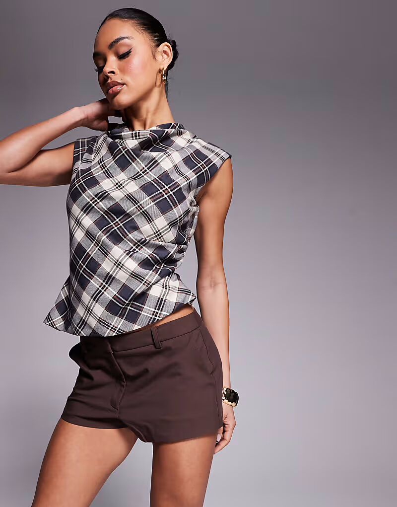 Приталенный топ River Island с драпировкой коричневого цвета
Приталенный топ River Island с драпировкой коричневого цвета