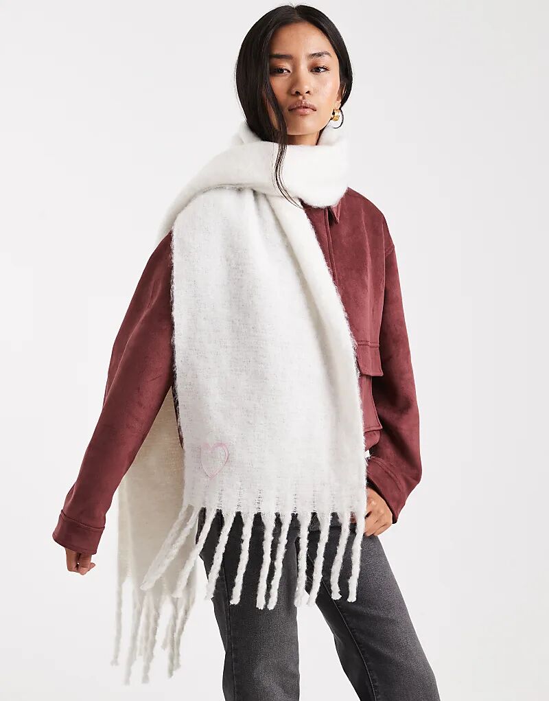 Вязаный шарф с кисточками от Miss Selfridge кремового цвета
Вязаный шарф с кисточками от Miss Selfridge кремового цвета