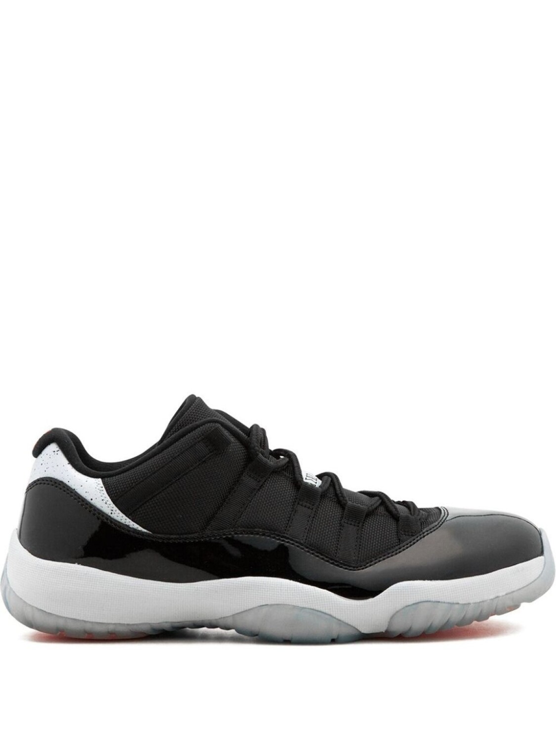 Кроссовки Jordan Air Jordan 11 Retro Low, черный/белый
Кроссовки Jordan Air Jordan 11 Retro Low, черный/белый