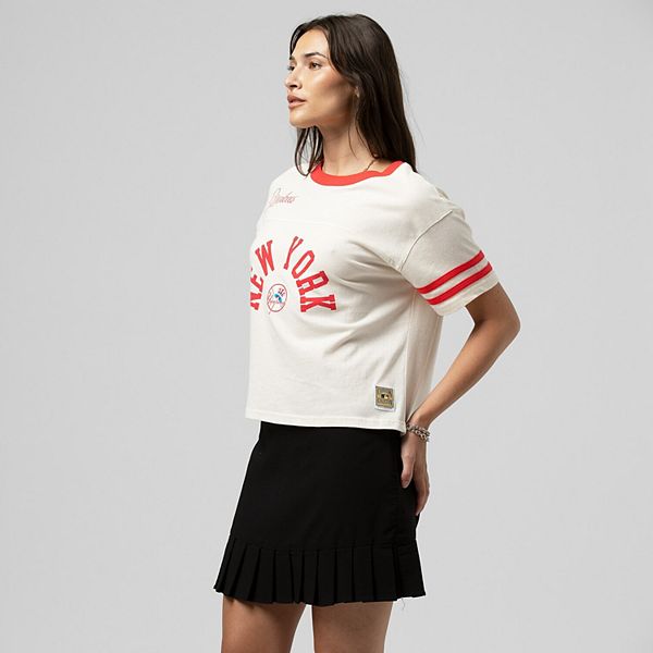 Женская футболка New York Yankees Cooperstown Collection с кропом и кокеткой Mitchell & Ness
Женская футболка New York Yankees Cooperstown Collection с кропом и кокеткой Mitchell & Ness