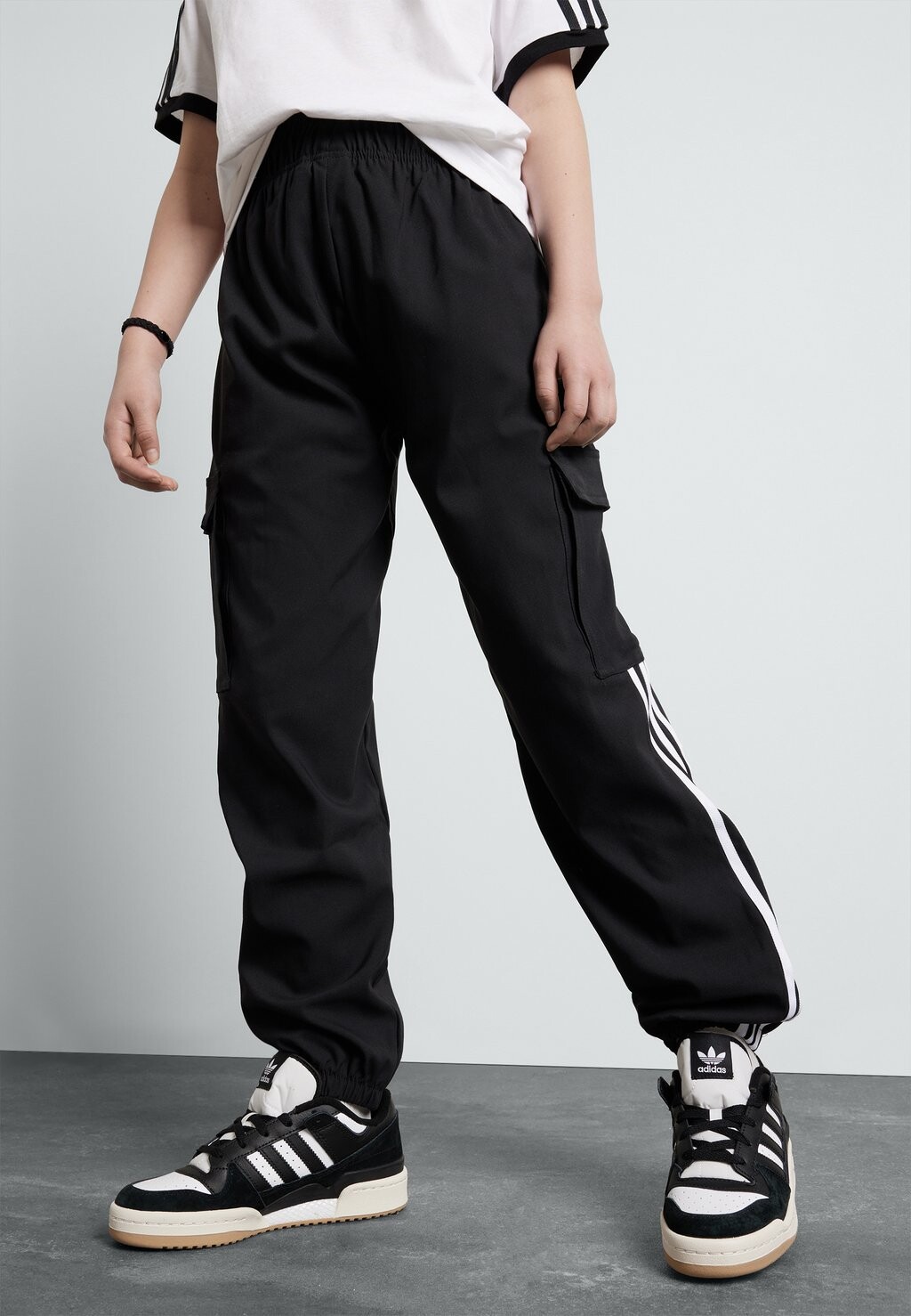 Брюки карго Adicolor Cargo adidas Originals, черный
Брюки карго Adicolor Cargo adidas Originals, черный
