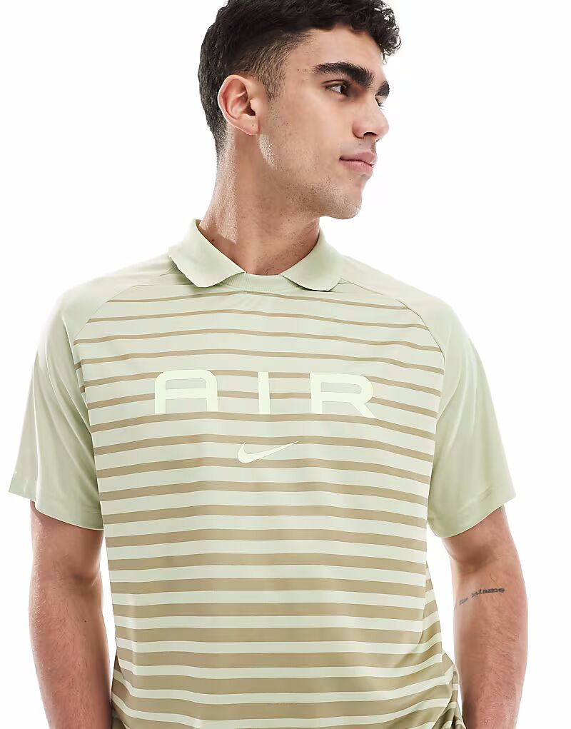 Футболка Nike Air с графическим принтом оливкового цвета
Футболка Nike Air с графическим принтом оливкового цвета