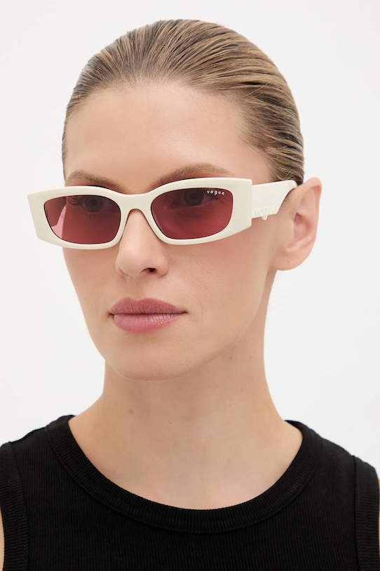Солнцезащитные очки Vogue, бежевый
Солнцезащитные очки Vogue, бежевый