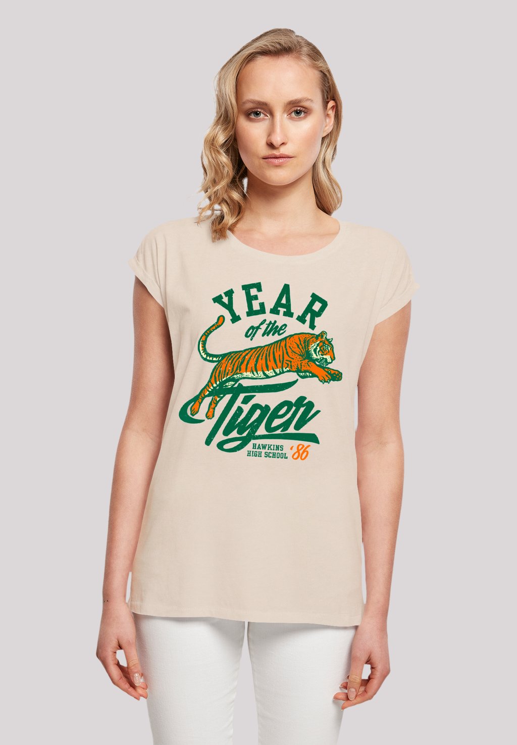 Футболка с принтом STRANGER THINGS HAWKINS YEAR OF THE TIGER 86 NETFLIX TV SERIES F4NT4STIC, песочный
Футболка с принтом STRANGER THINGS HAWKINS YEAR OF THE TIGER 86 NETFLIX TV SERIES F4NT4STIC, песочный