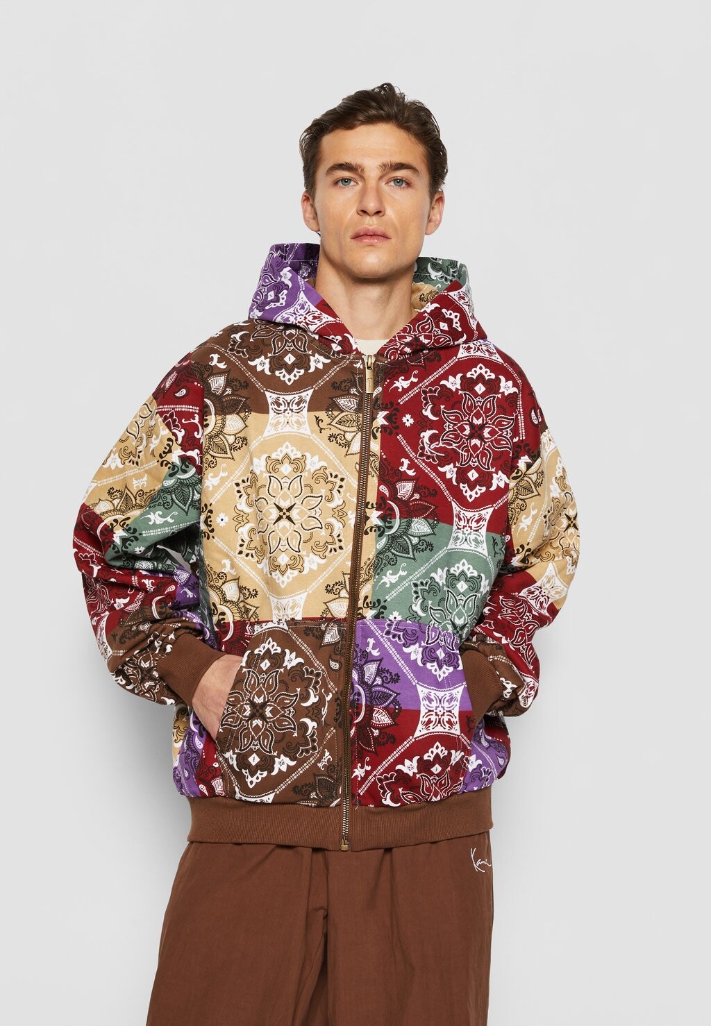 Толстовка CHEST SIGNATURE OS PAISLEY FULL Karl Kani, цвет dark red multicolor
Толстовка CHEST SIGNATURE OS PAISLEY FULL Karl Kani, цвет dark red multicolor