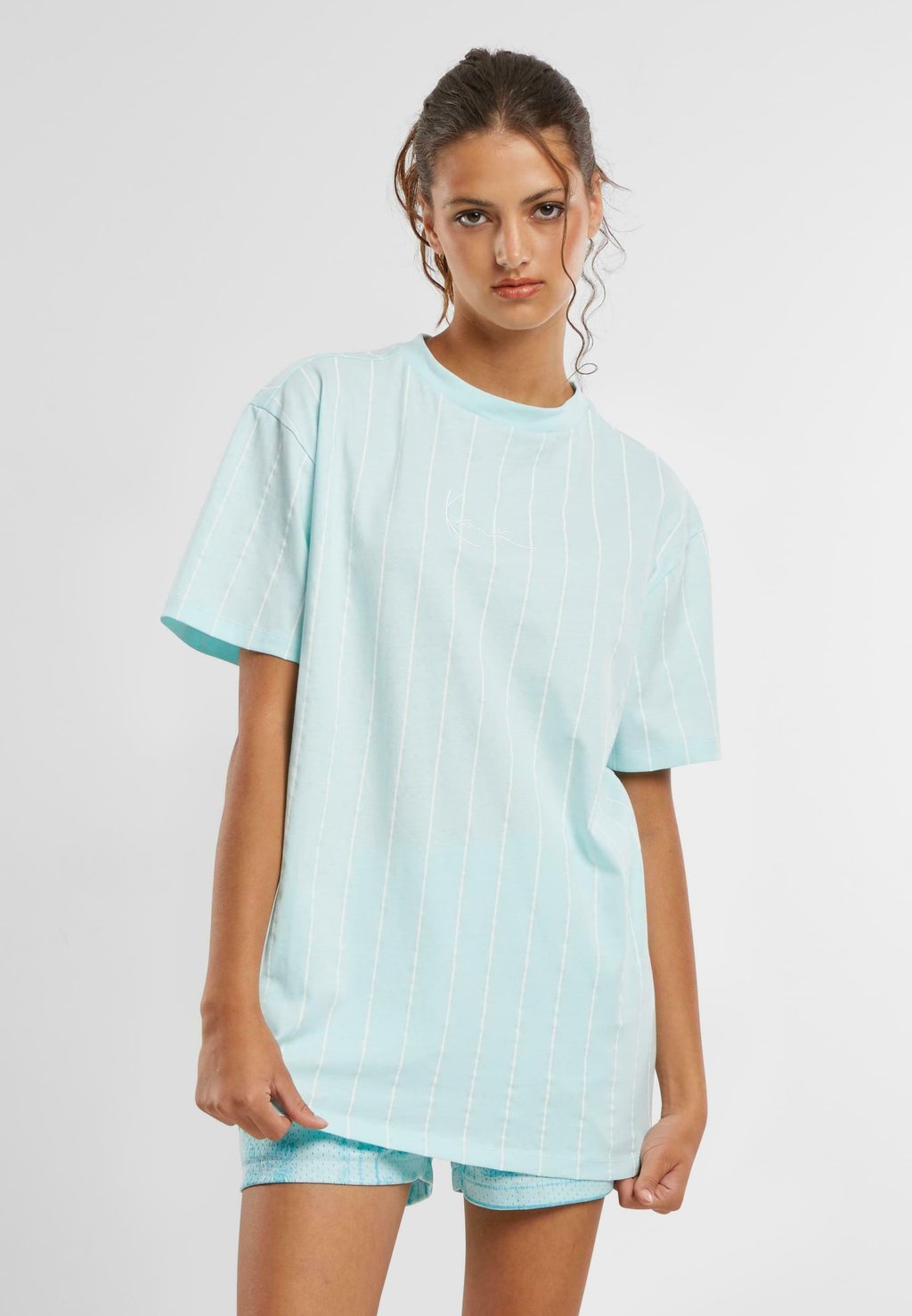 Футболка с принтом SMALL SIGNATURE ESSENTIAL PINSTRIPE OS TEE Karl Kani, синий
Футболка с принтом SMALL SIGNATURE ESSENTIAL PINSTRIPE OS TEE Karl Kani, синий