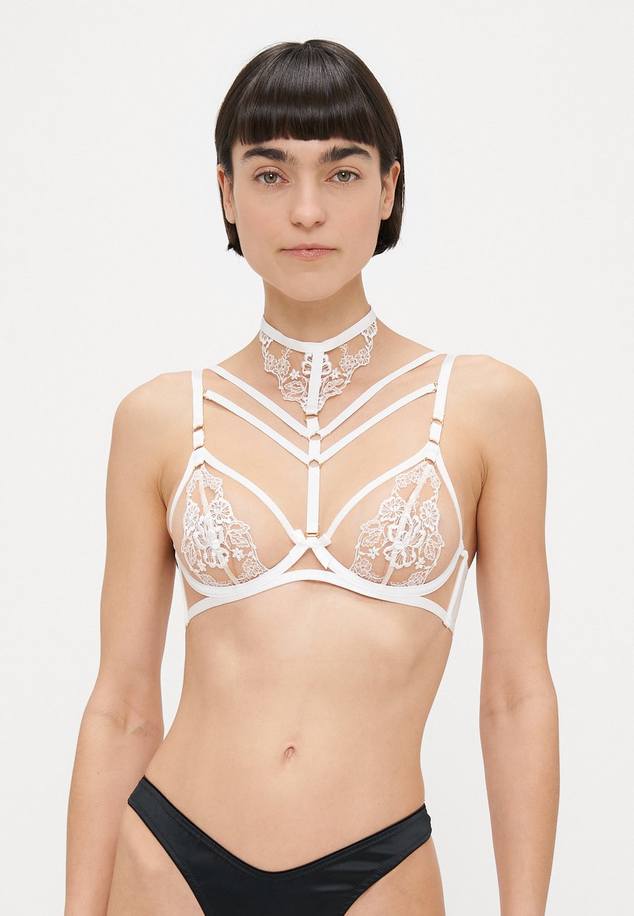Бюстгальтер Agent Provocateur MELANIE BRA, White/Sand/White
Бюстгальтер Agent Provocateur MELANIE BRA, White/Sand/White