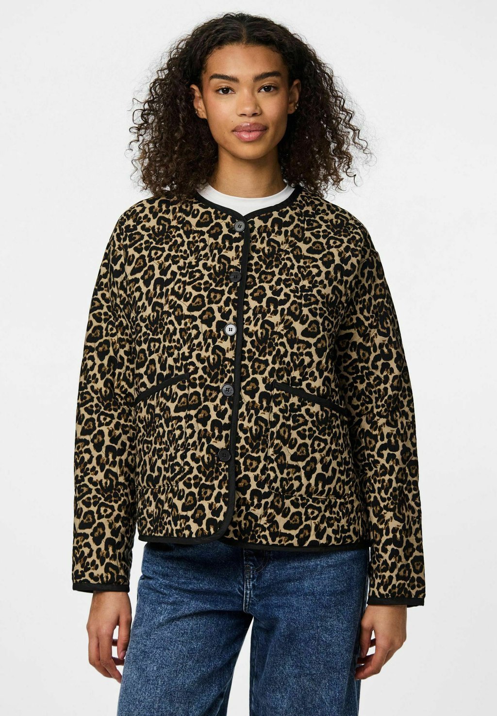 Легкая куртка Pieces, бежевый 
Легкая куртка Pieces, бежевый