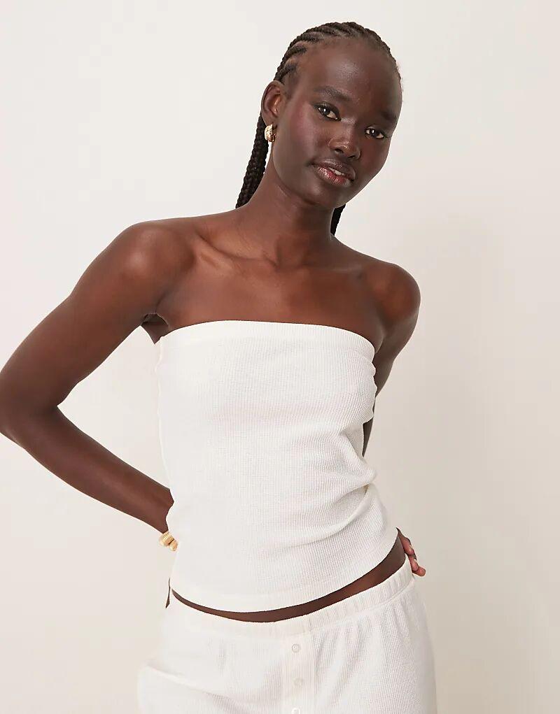 Длинный топ-бандо ASOS DESIGN из вафельной вязки кремового цвета
Длинный топ-бандо ASOS DESIGN из вафельной вязки кремового цвета